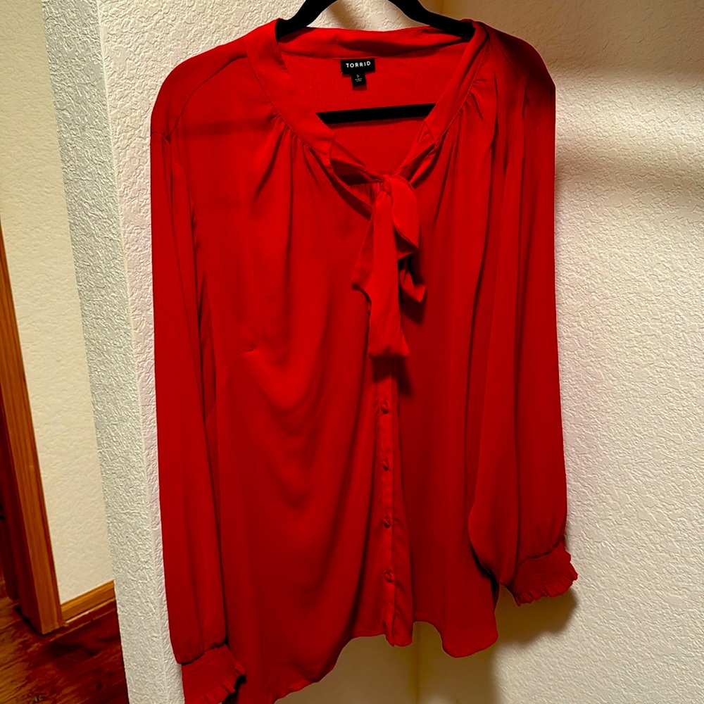 Torrid Sheer red button down blouse size 5